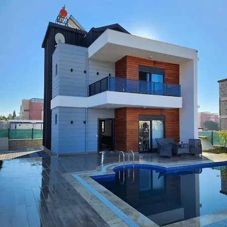 Incredible Luxury 3 Bedrooms And A Hall *