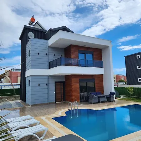 Incredible Luxury 3 Bedrooms And A Hall