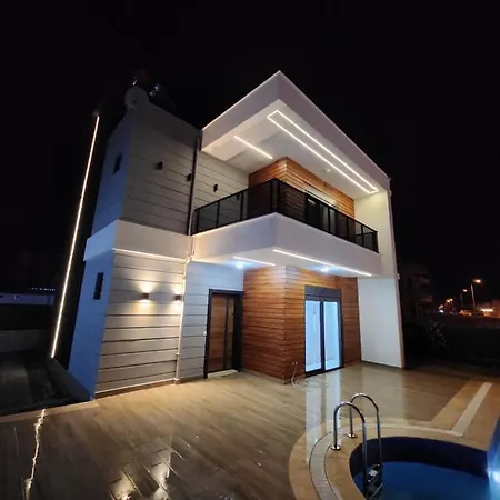Incredible Luxury 3 Bedrooms And A Hall Vilă