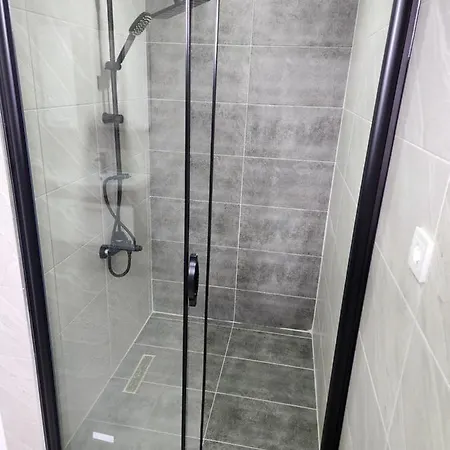 Incredible Luxury 3 Bedrooms And A Hall * 贝莱克