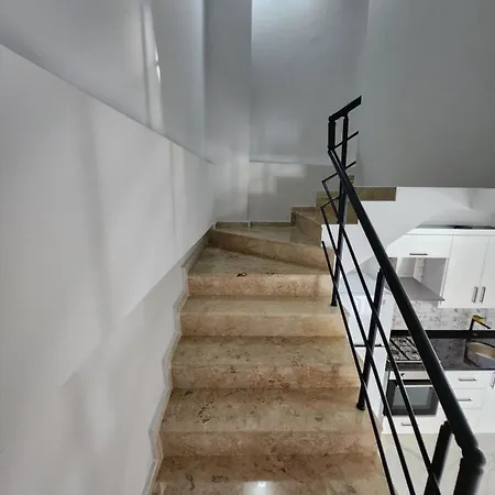 Incredible Luxury 3 Bedrooms And A Hall * 贝莱克