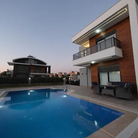 别墅 Incredible Luxury 3 Bedrooms And A Hall *