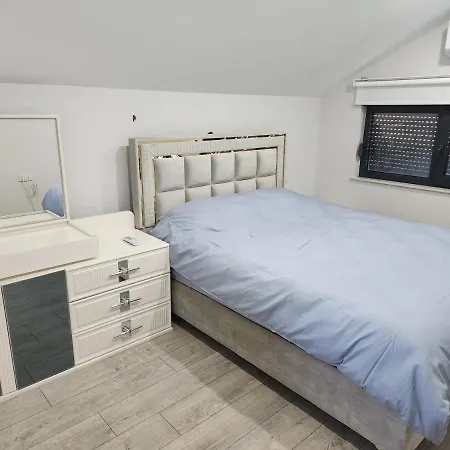 Incredible Luxury 3 Bedrooms And A Hall * 贝莱克